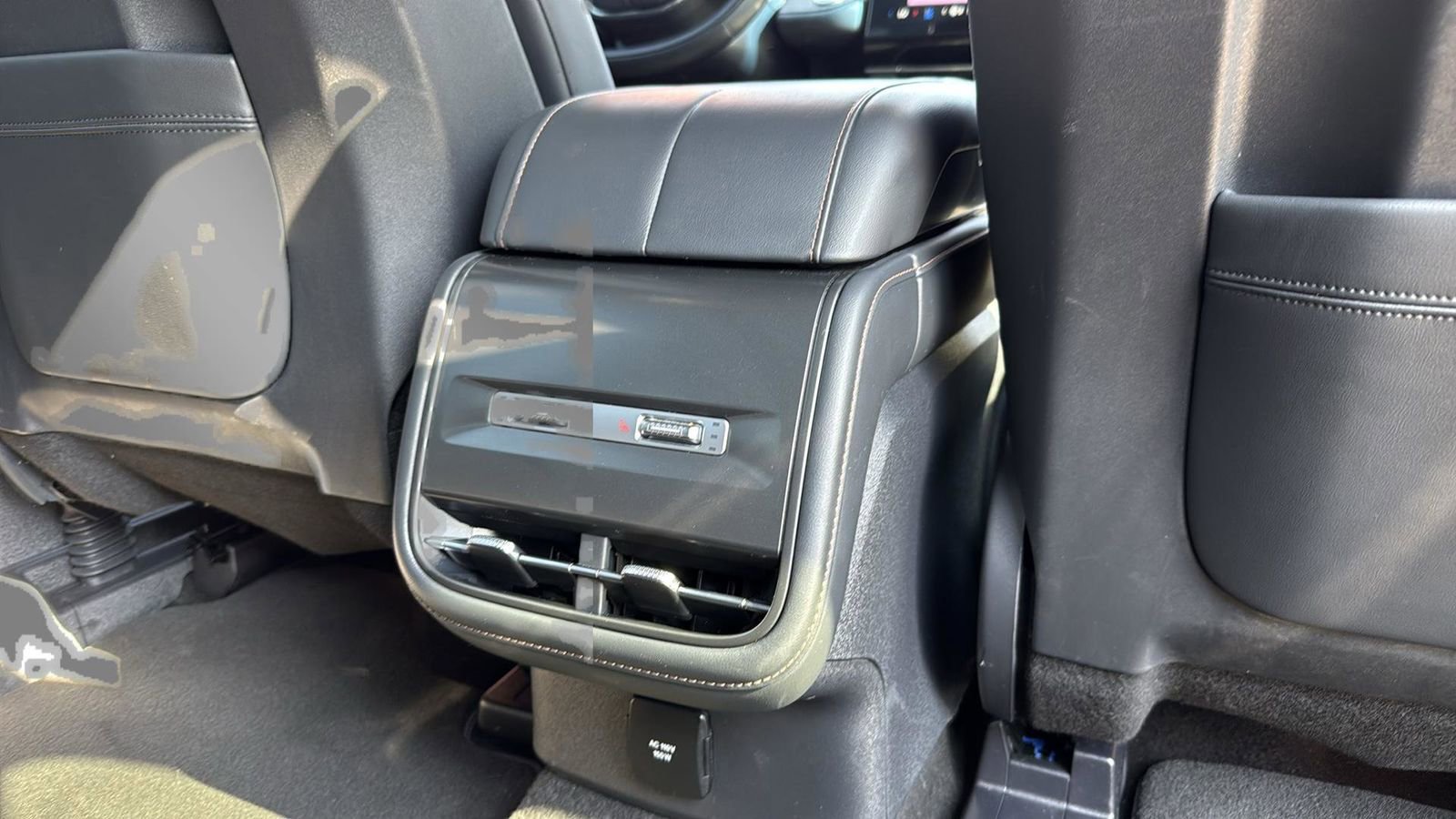 Certified 2024 Lincoln Nautilus Reserve w/ Equipment Group 202A image 28