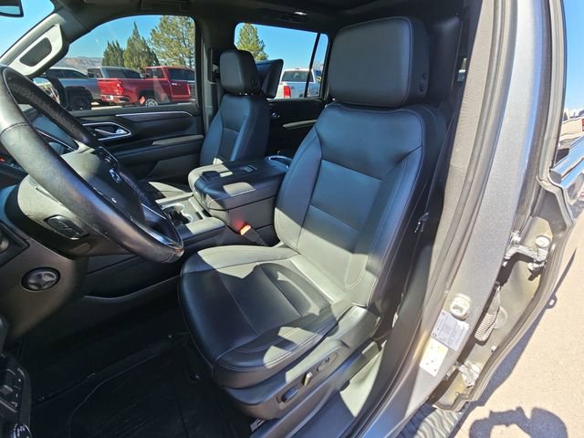 Used 2022 Chevrolet Suburban Z71 w/ Luxury Package AWD/4WD image 16