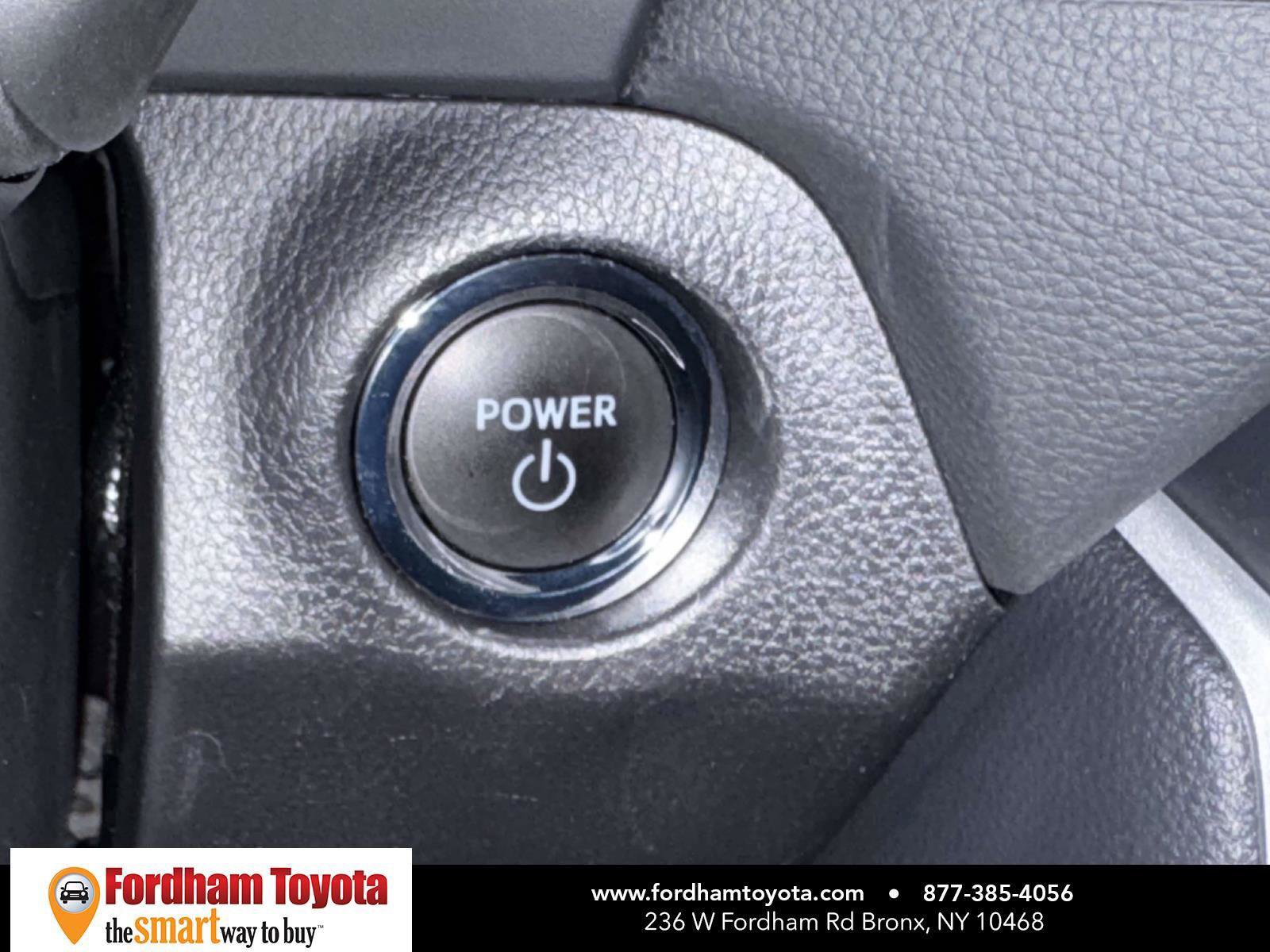 Used 2025 Toyota RAV4 XLE AWD/4WD image 24