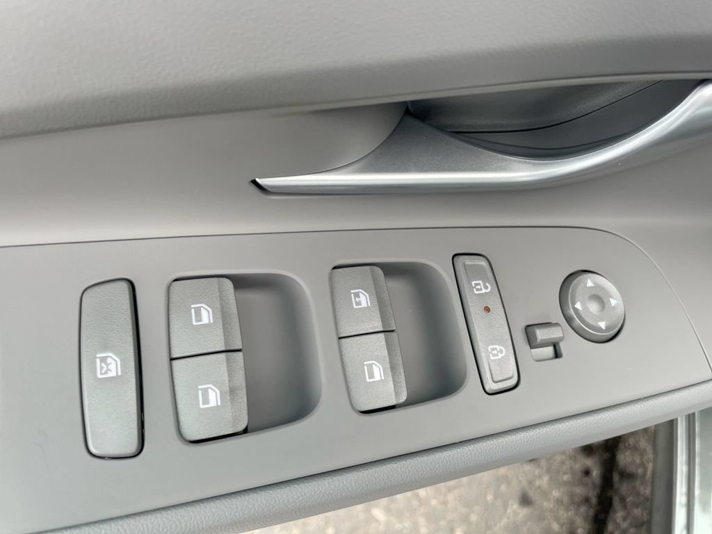 Used 2025 Hyundai Elantra SE FWD image 40