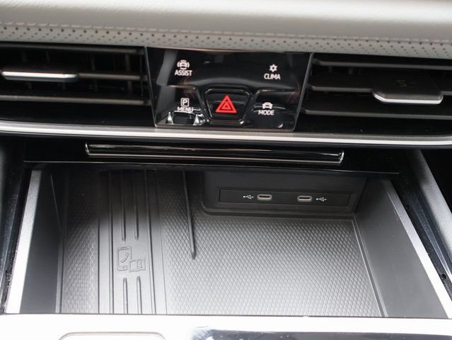 Used 2025 Volkswagen Atlas Peak Edition SE AWD/4WD image 27