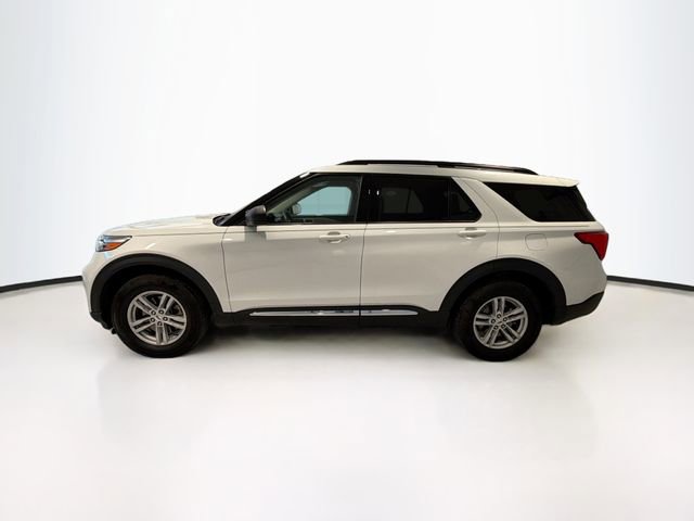 Used 2022 Ford Explorer XLT w/ Equipment Group 202A image 4