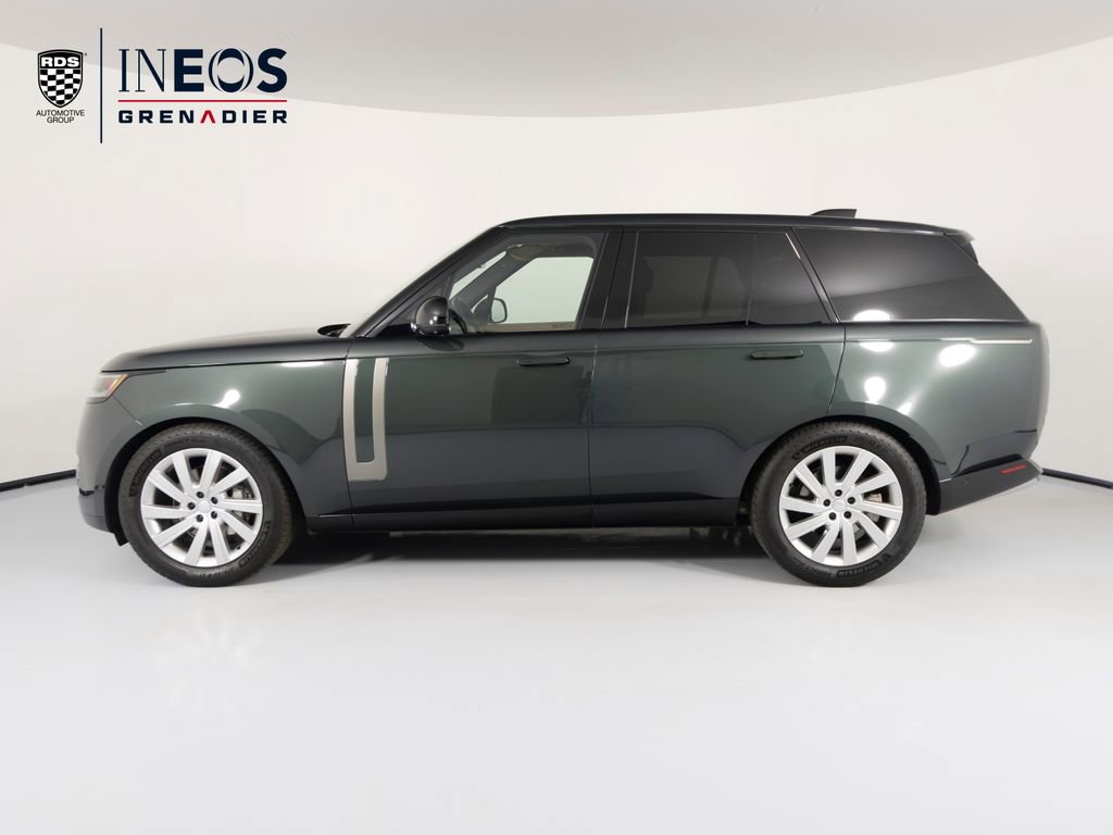 Used 2024 Land Rover Range Rover SE AWD/4WD image 2