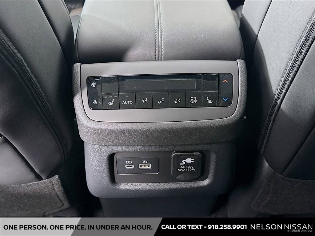 New 2025 Nissan Pathfinder Platinum w/ Black Appearance Package image 27