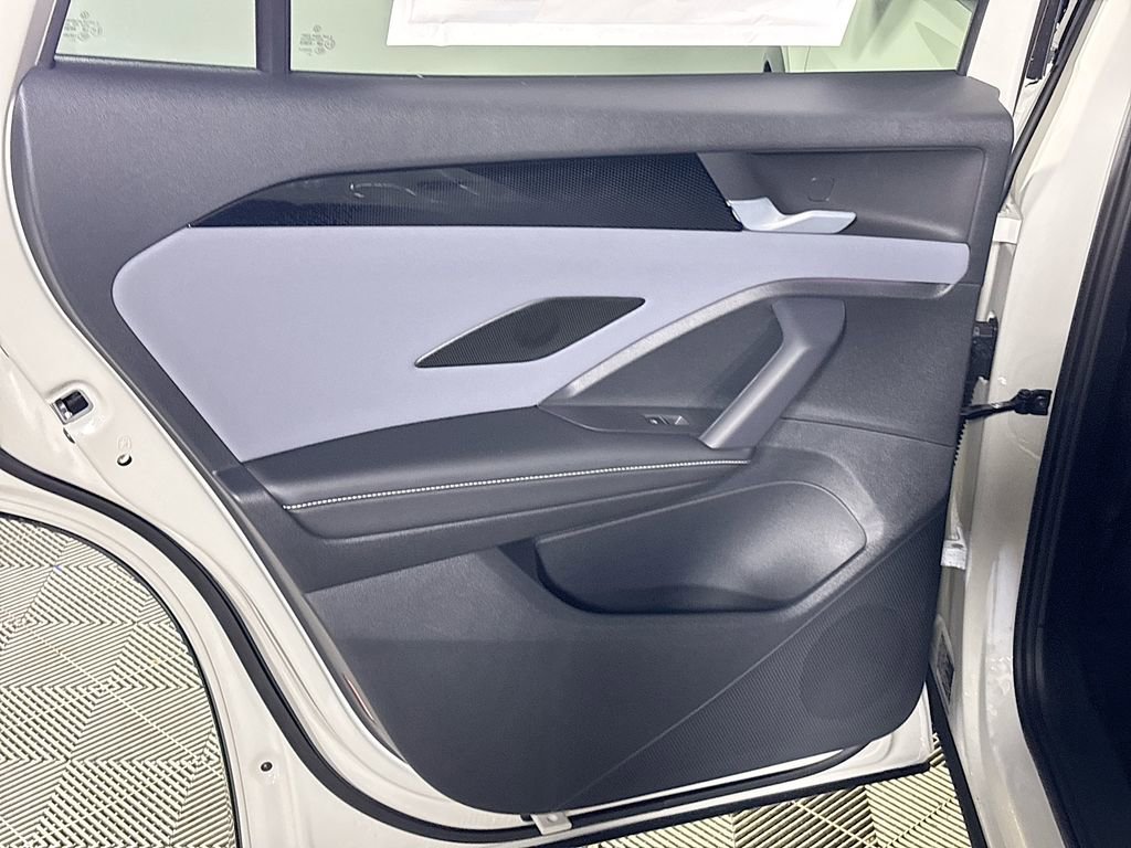 New 2026 Volkswagen Tiguan SE R-Line image 19