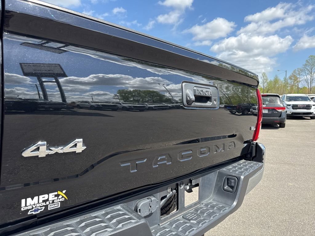 Used 2021 Toyota Tacoma SR5 AWD/4WD image 27