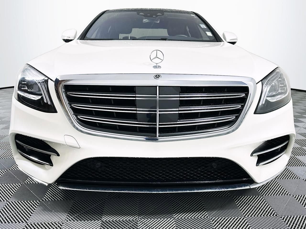 Used 2018 Mercedes-Benz S 560 Sedan image 2