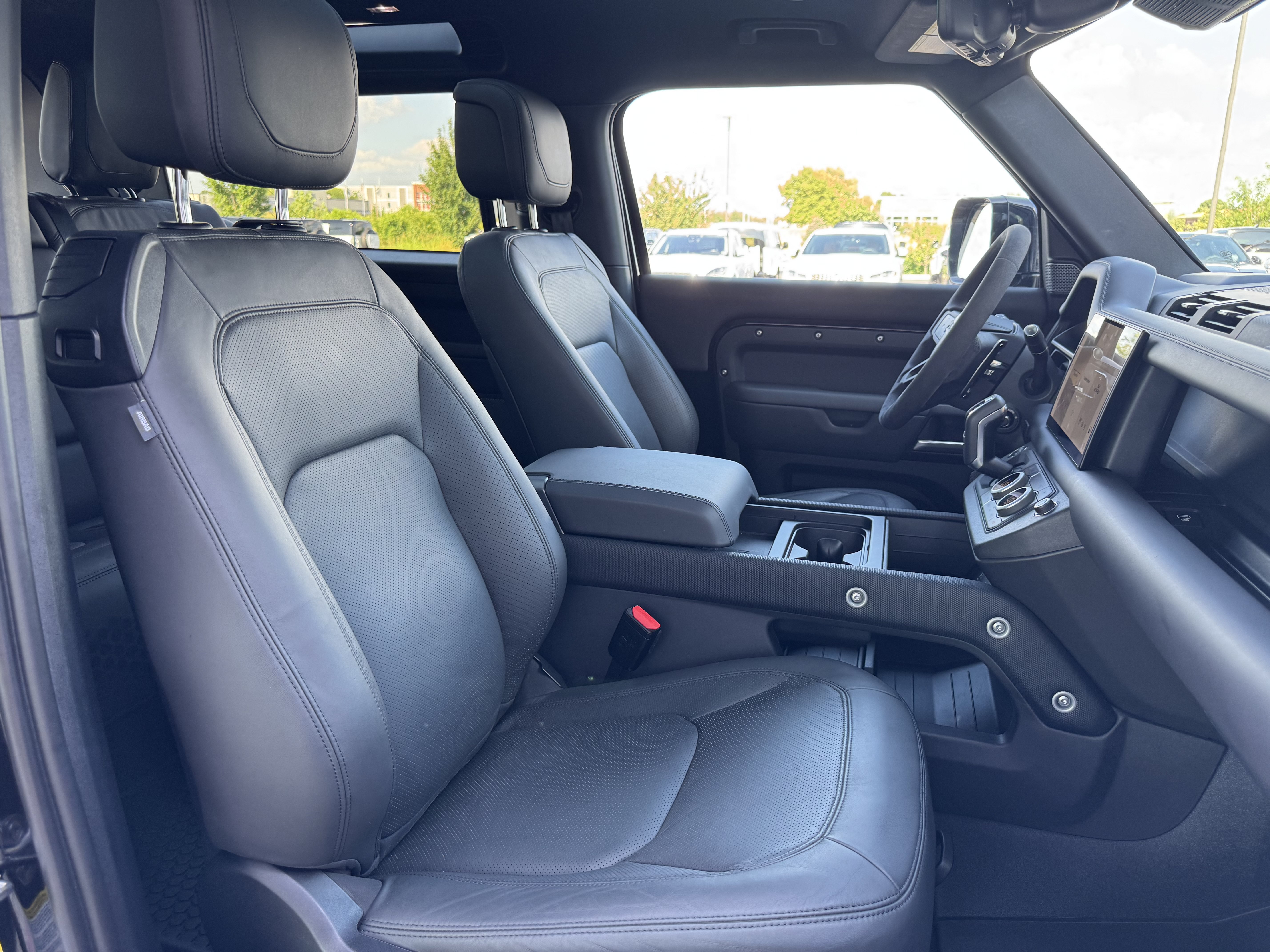 Certified 2024 Land Rover Defender 90 V8 AWD/4WD image 28