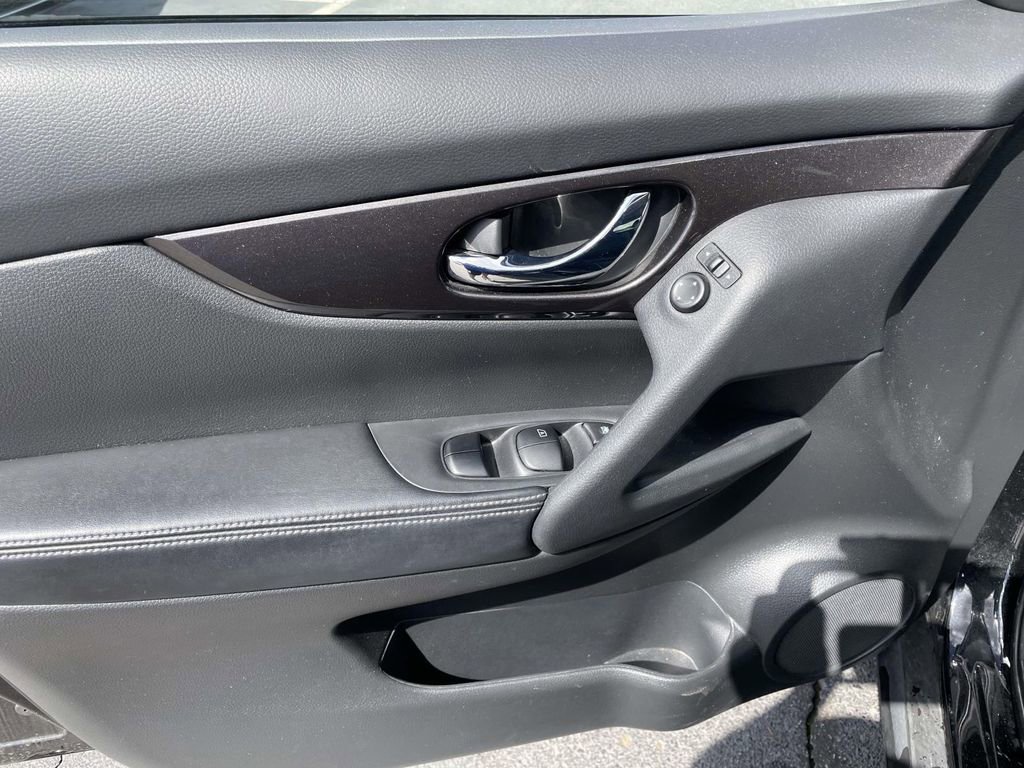 Used 2019 Nissan Rogue S w/ Special Edition Package image 31