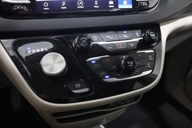 Used 2023 Chrysler Pacifica Touring-L FWD image 28