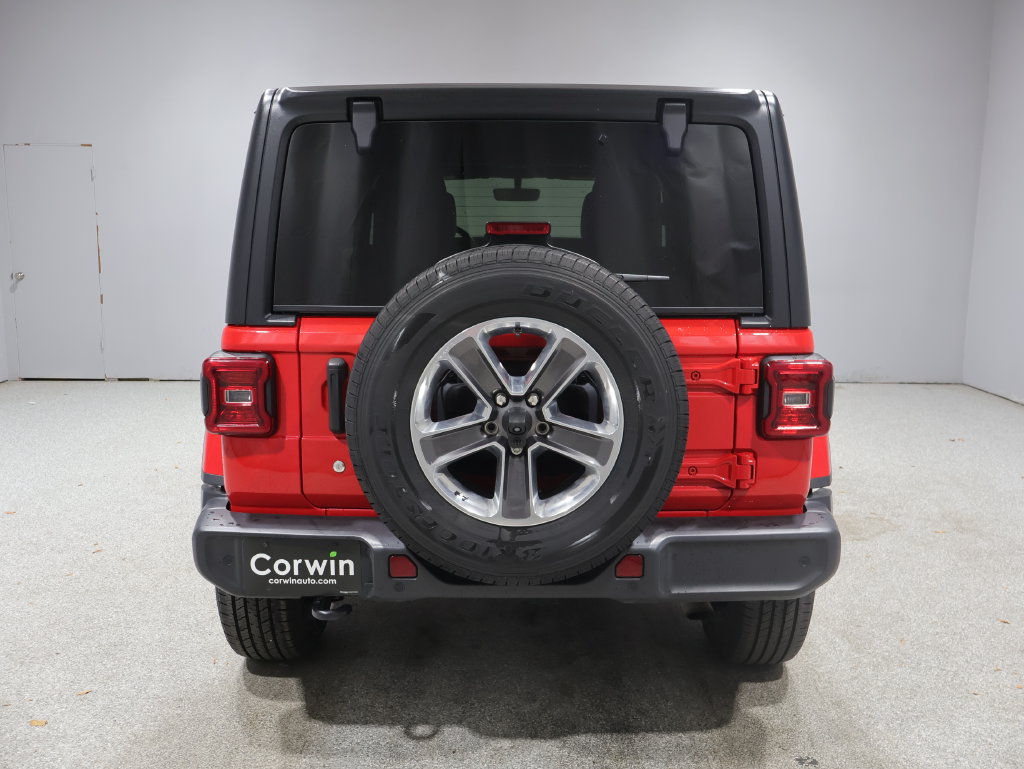 Used 2018 Jeep Wrangler Unlimited Sahara AWD/4WD image 3
