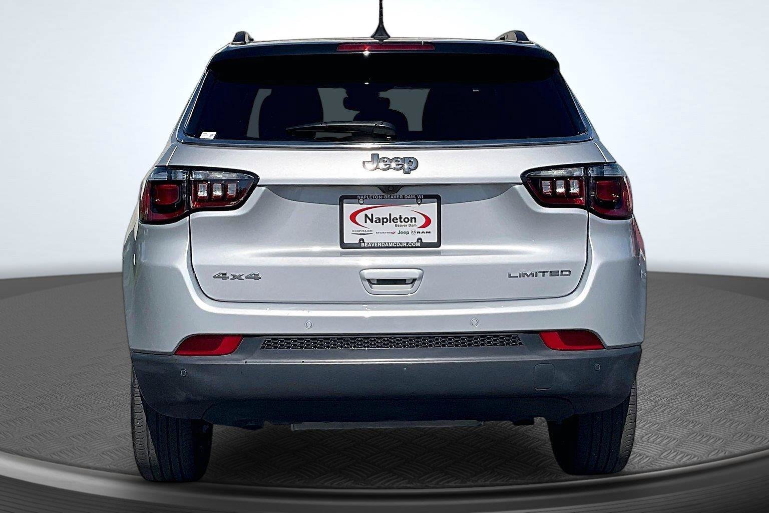 Used 2025 Jeep Compass Limited AWD/4WD image 4