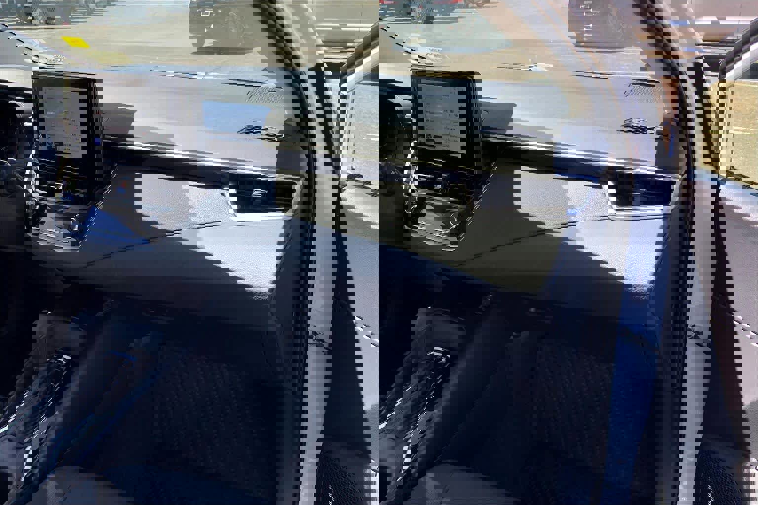 Used 2025 Toyota Corolla LE w/ LE Premium Package image 18