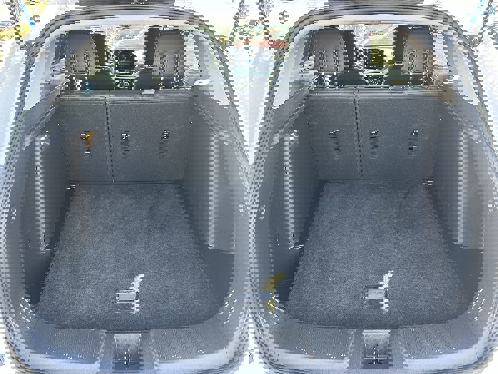 Used 2025 Chevrolet Trax LT w/ LT Convenience Package image 32