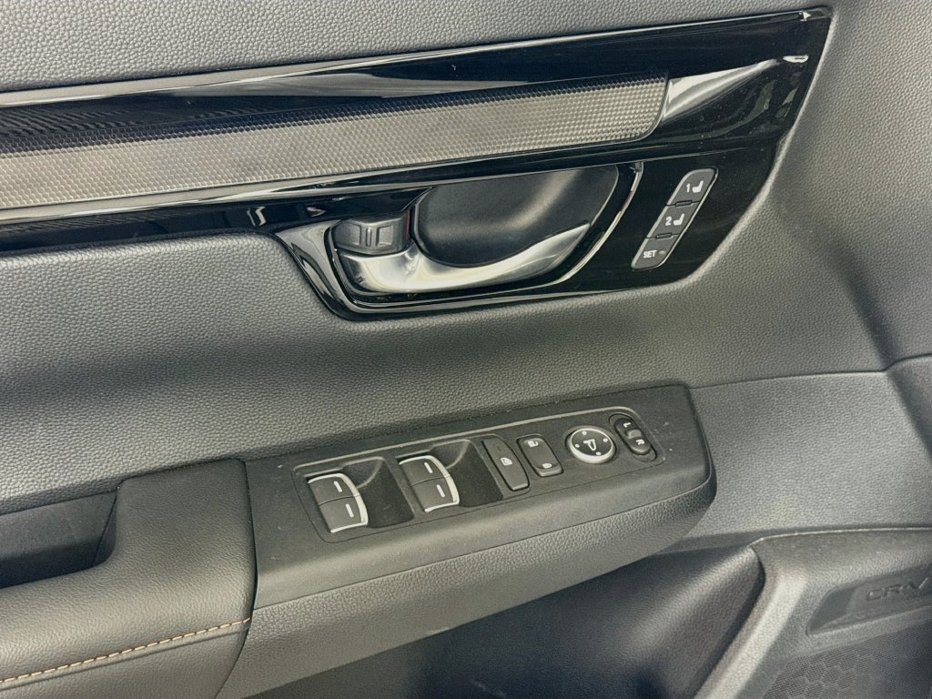 Used 2025 Honda CR-V Sport Touring image 18