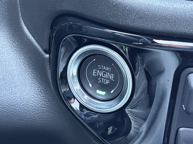 Used 2025 Chevrolet Silverado 2500 ZR2 w/ Technology Package image 33