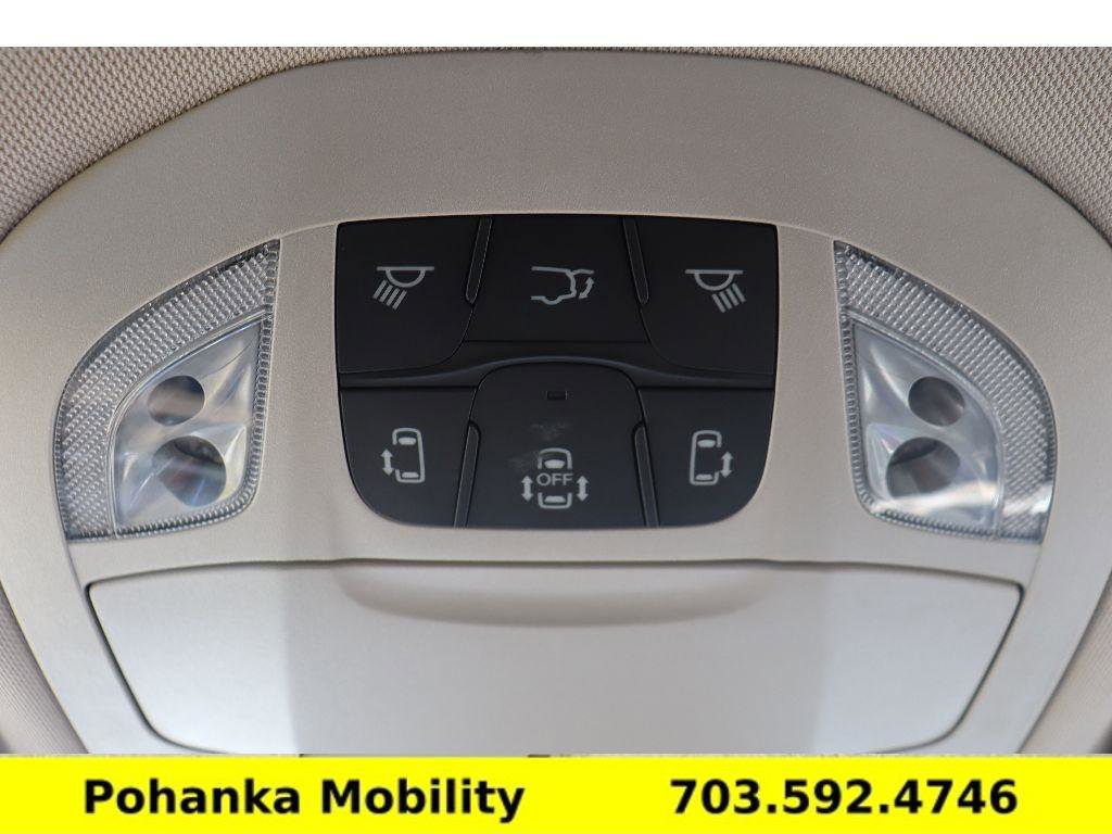 Used 2023 Chrysler Voyager LX image 20