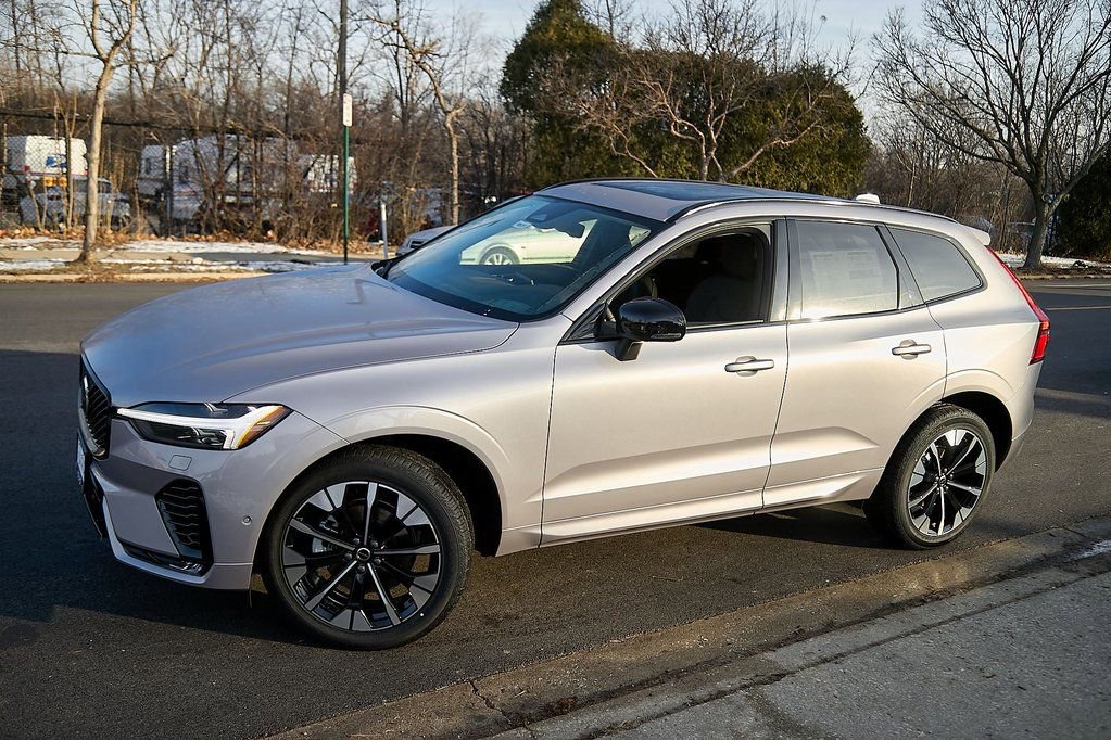 New 2026 Volvo XC60 B5 Plus w/ Protection Package Premier image 3