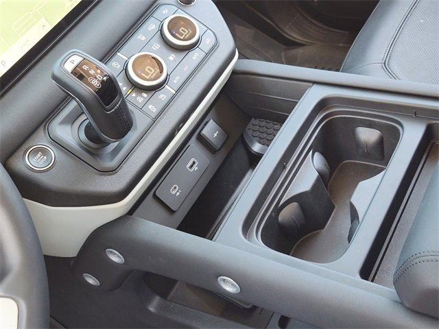 New 2024 Land Rover Defender 110 S image 19