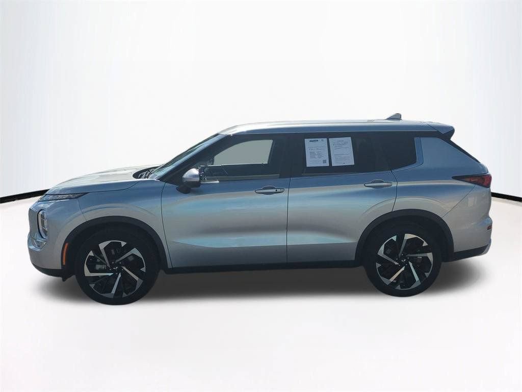 Used 2024 Mitsubishi Outlander SE Black Edition FWD image 8