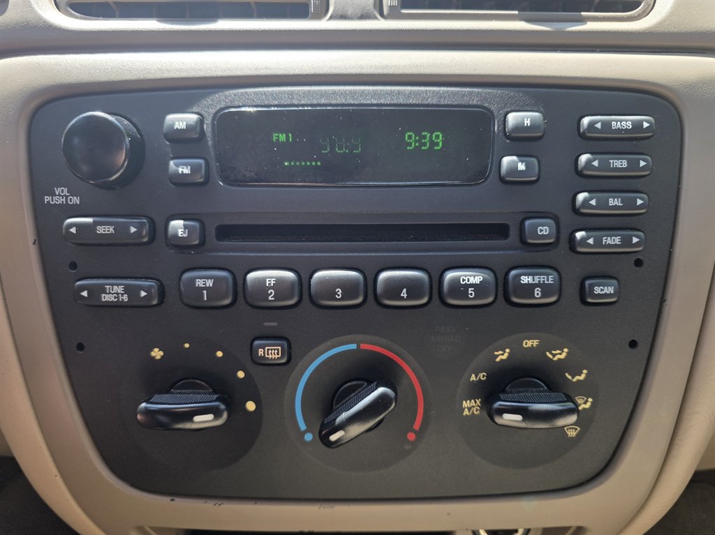 Used 2007 Ford Taurus SE FWD image 22