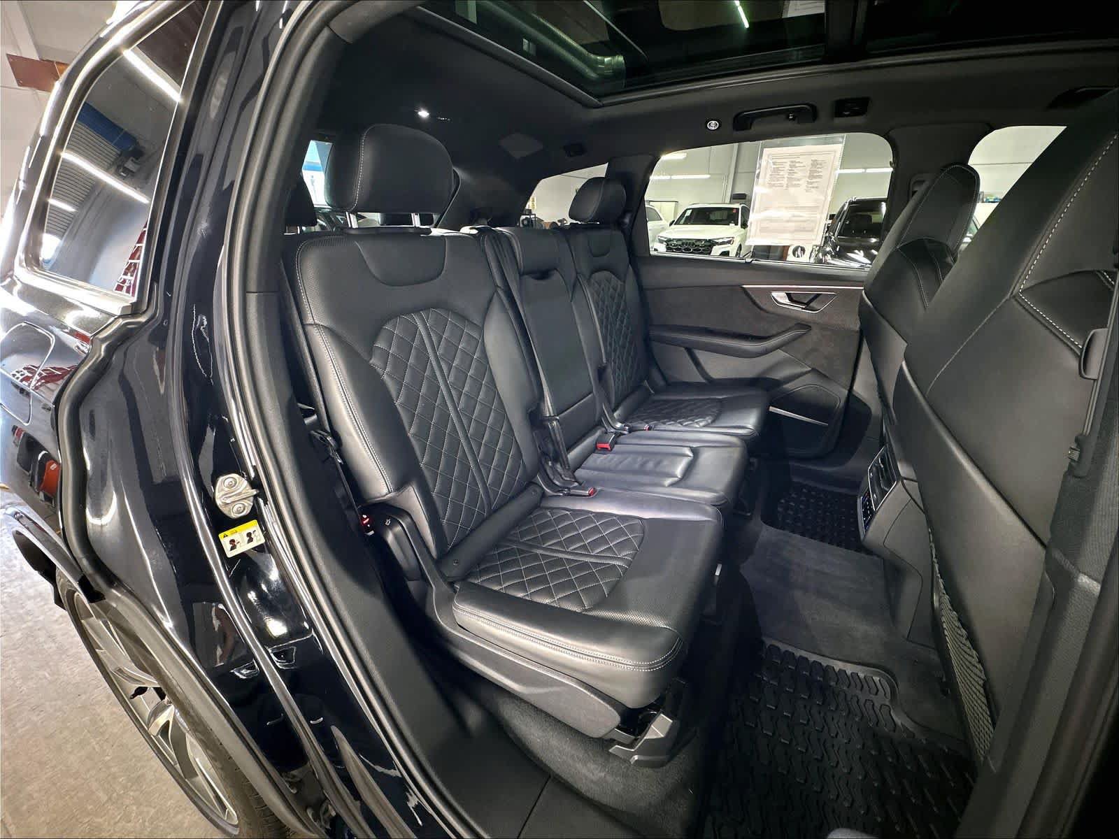 Used 2021 Audi SQ7 Premium Plus w/ Executive Package AWD/4WD image 28