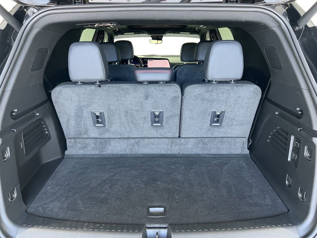 Used 2024 Chevrolet Traverse RS image 23