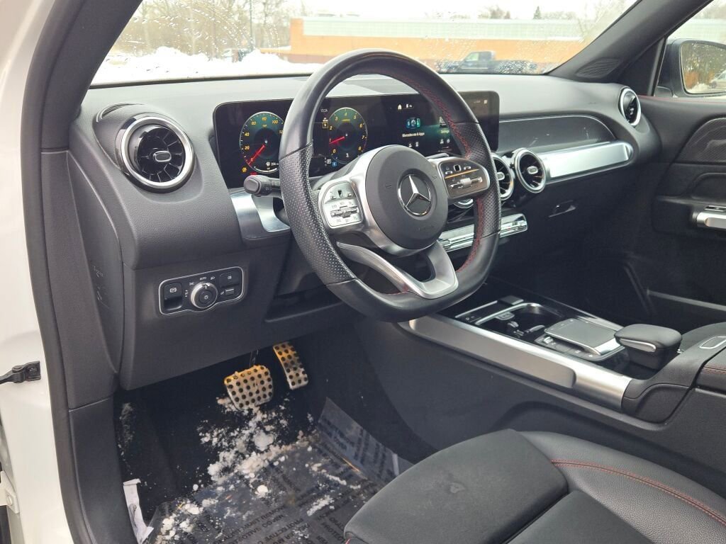 Used 2023 Mercedes-Benz GLB 250 image 23