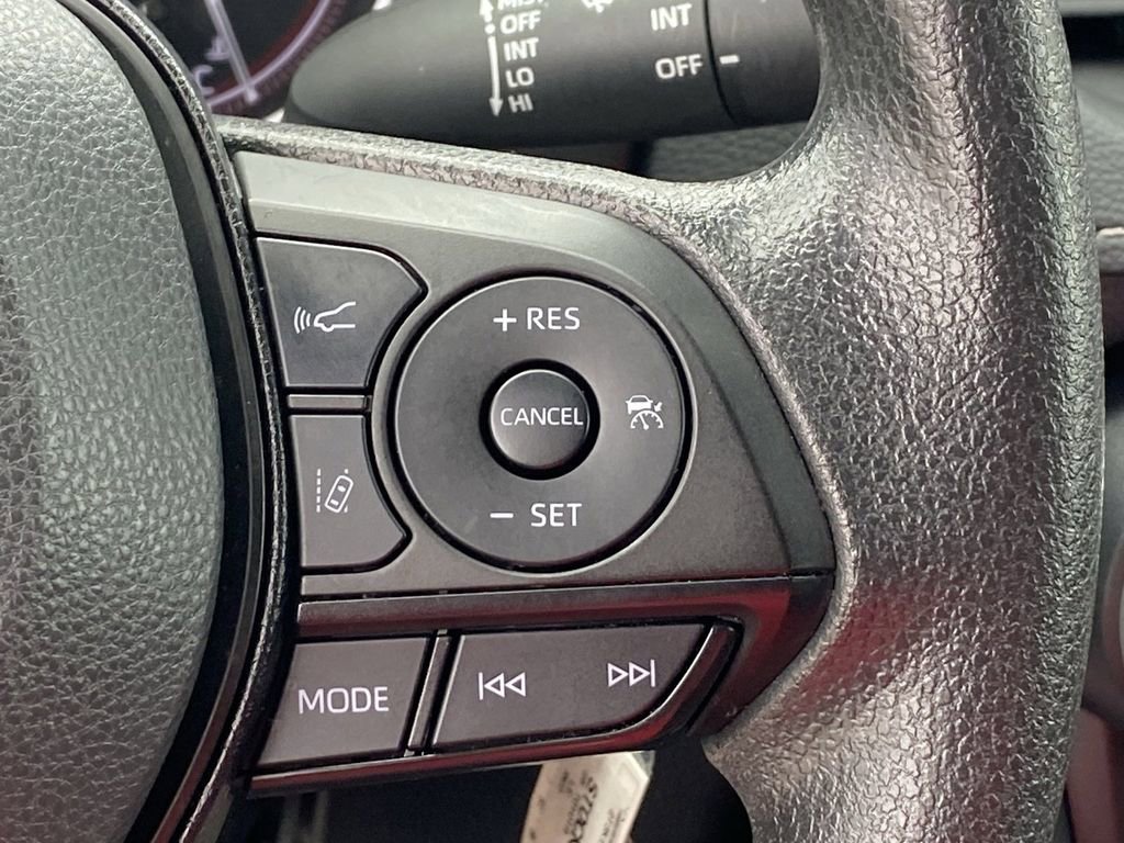 Certified 2025 Toyota RAV4 LE FWD image 28