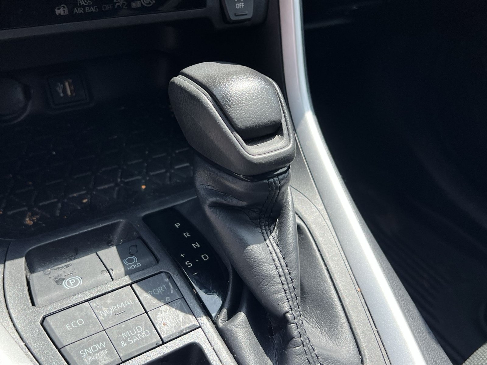 Used 2023 Toyota RAV4 LE AWD/4WD image 18