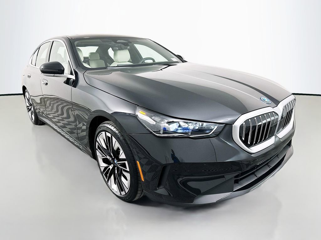 New 2026 BMW i5 eDrive40 w/ Premium Package image 3