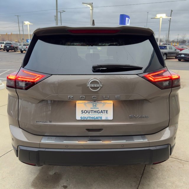 Used 2024 Nissan Rogue SV image 4