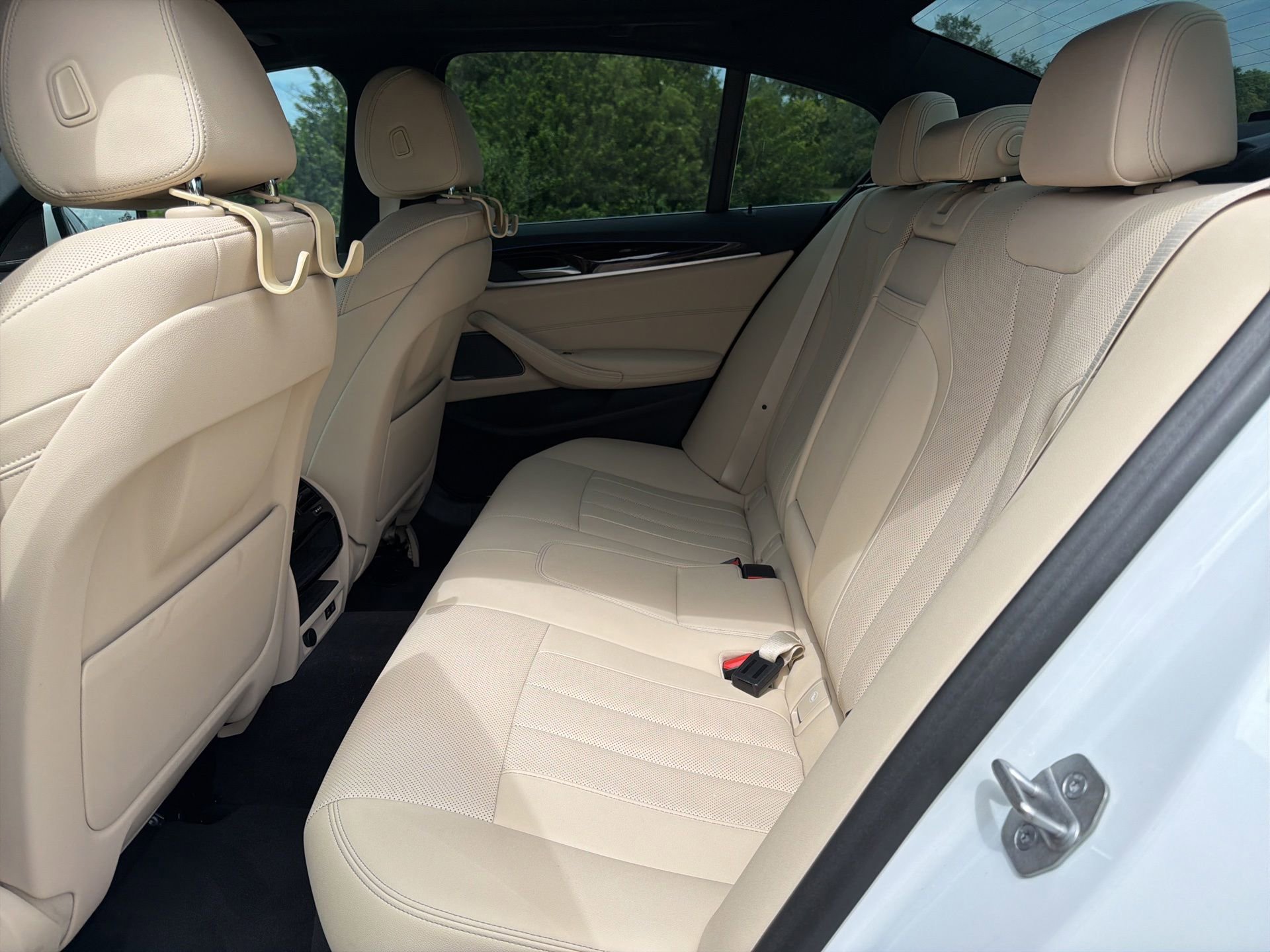 Certified 2023 BMW 530e w/ Premium Package RWD image 5