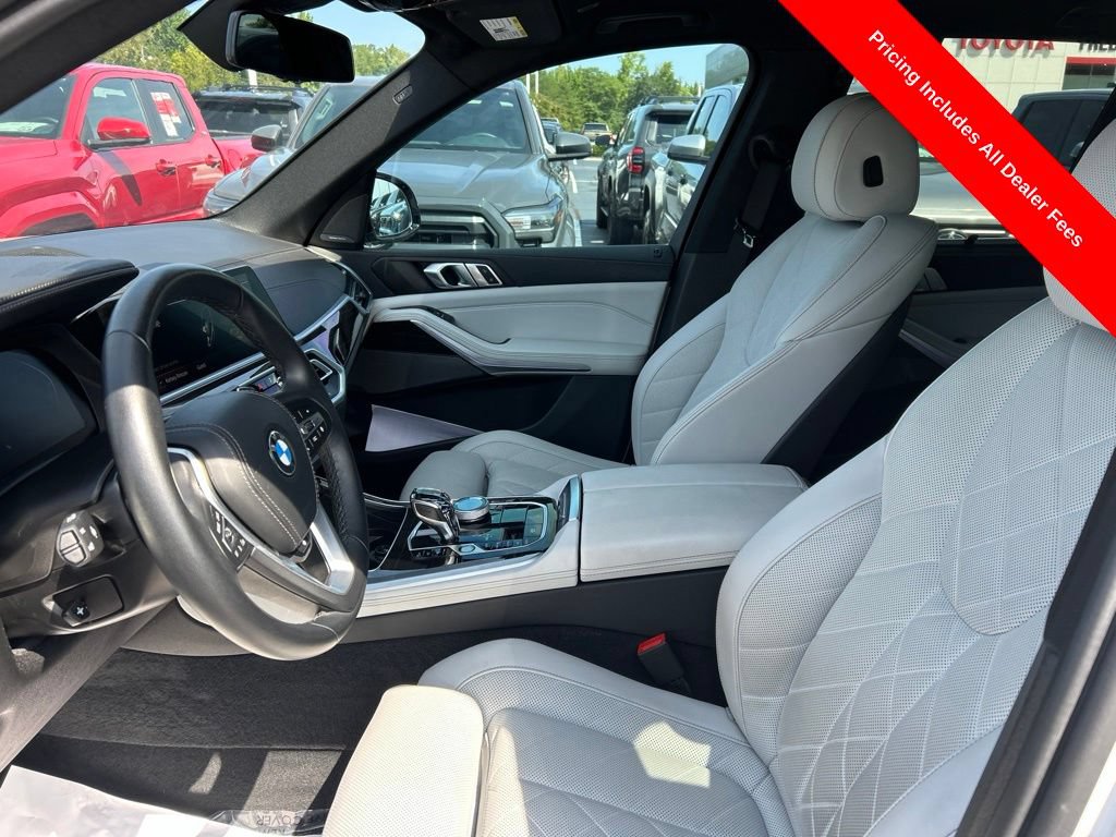Used 2023 BMW X5 xDrive40i w/ Executive Package AWD/4WD image 3