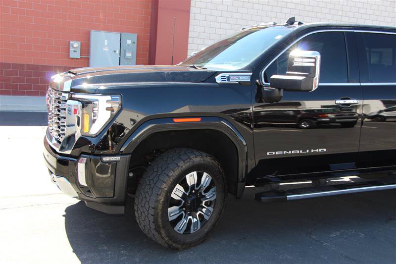 Used 2024 GMC Sierra 2500 Denali w/ Denali Reserve Package AWD/4WD image 4