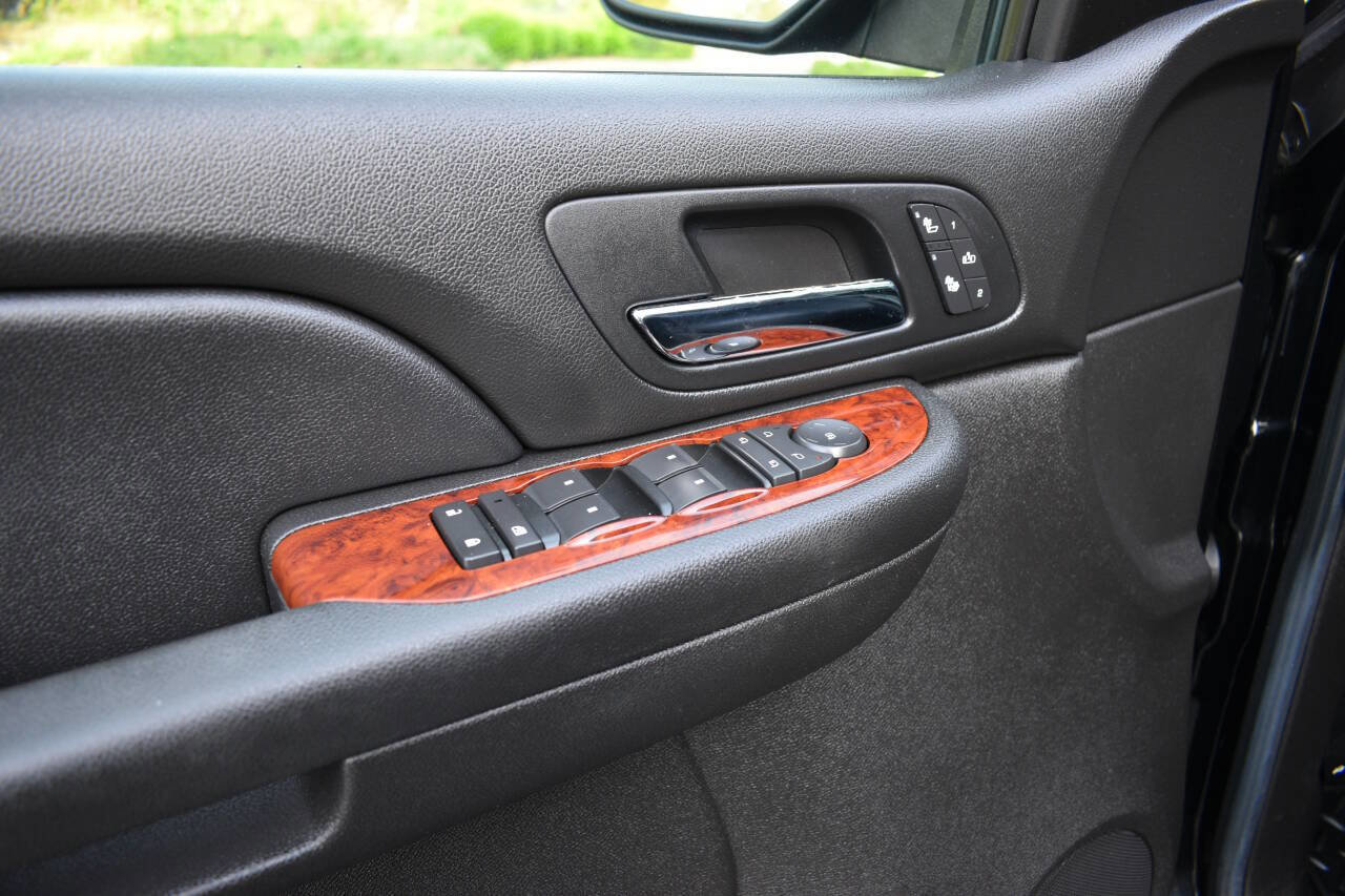 Used 2009 GMC Sierra 1500 SLT w/ Suspension Package, Off-Road image 17