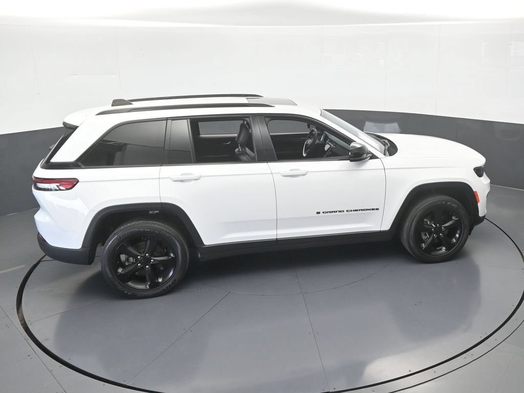Used 2024 Jeep Grand Cherokee Altitude RWD image 50