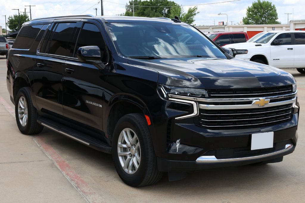 Used 2023 Chevrolet Suburban LT RWD image 3