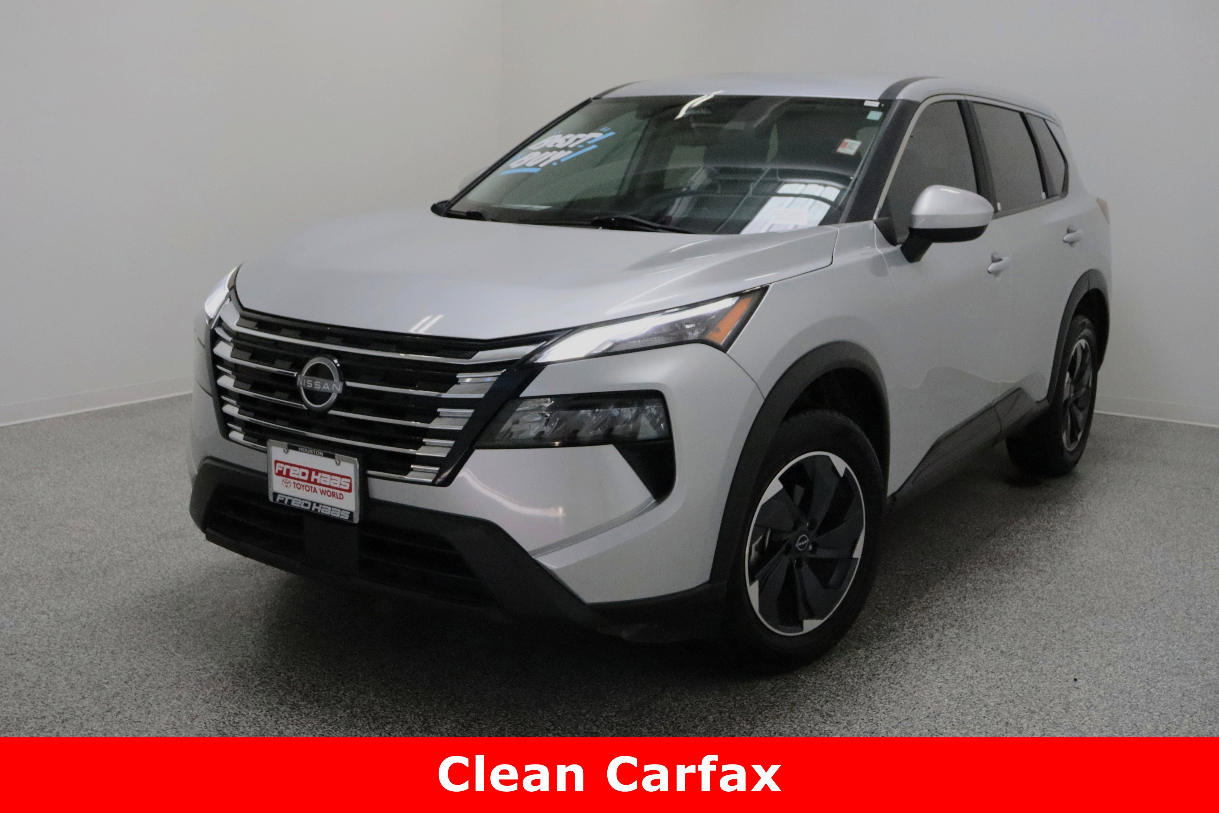 Used 2024 Nissan Rogue SV image 2