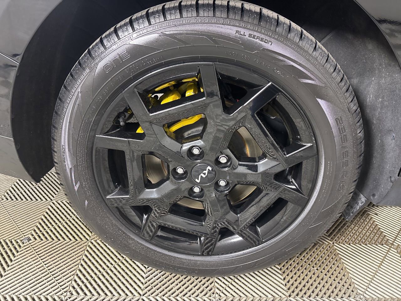 Used 2025 Kia Carnival SX Prestige image 33