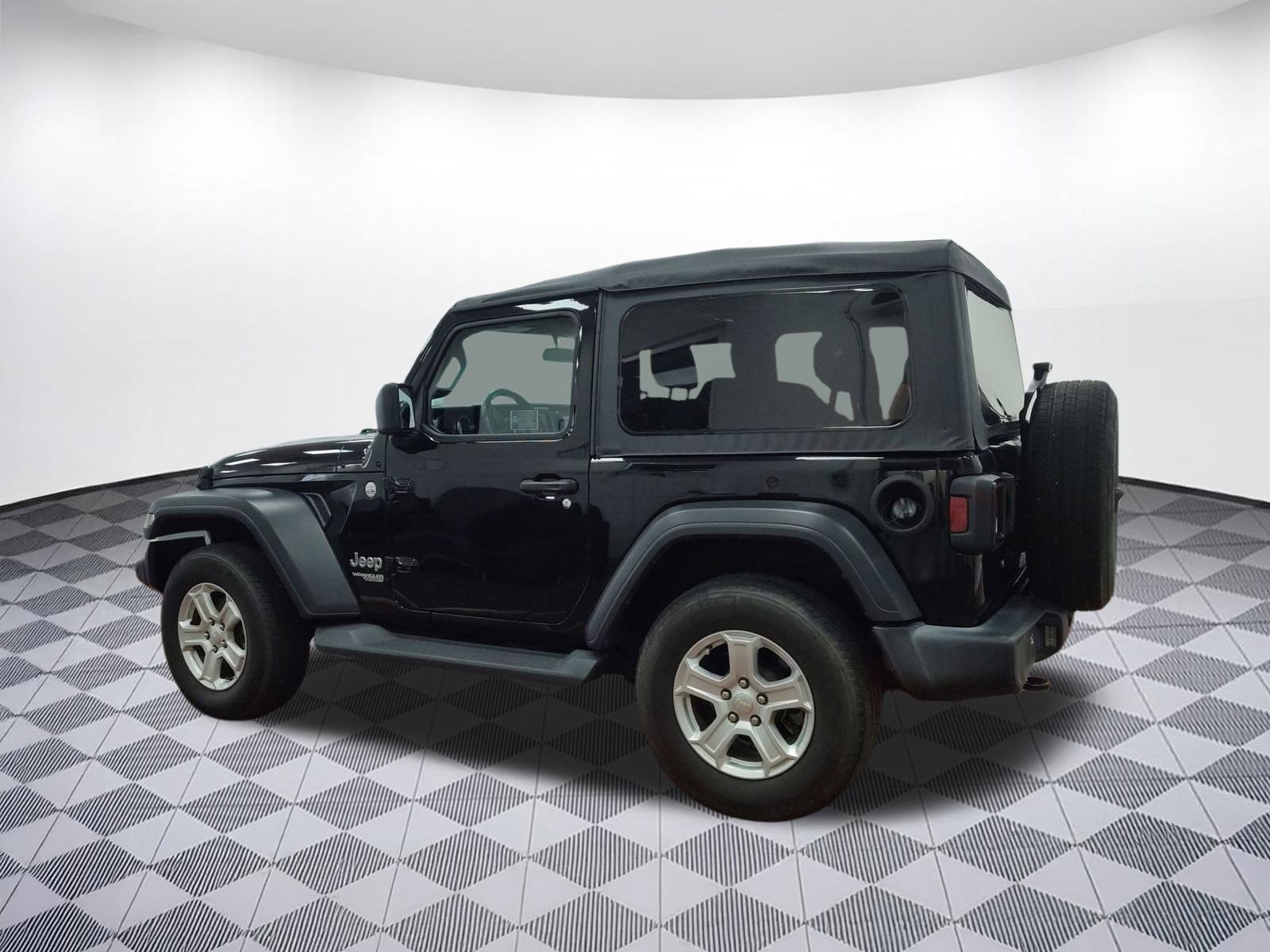 Used 2019 Jeep Wrangler Sport image 3