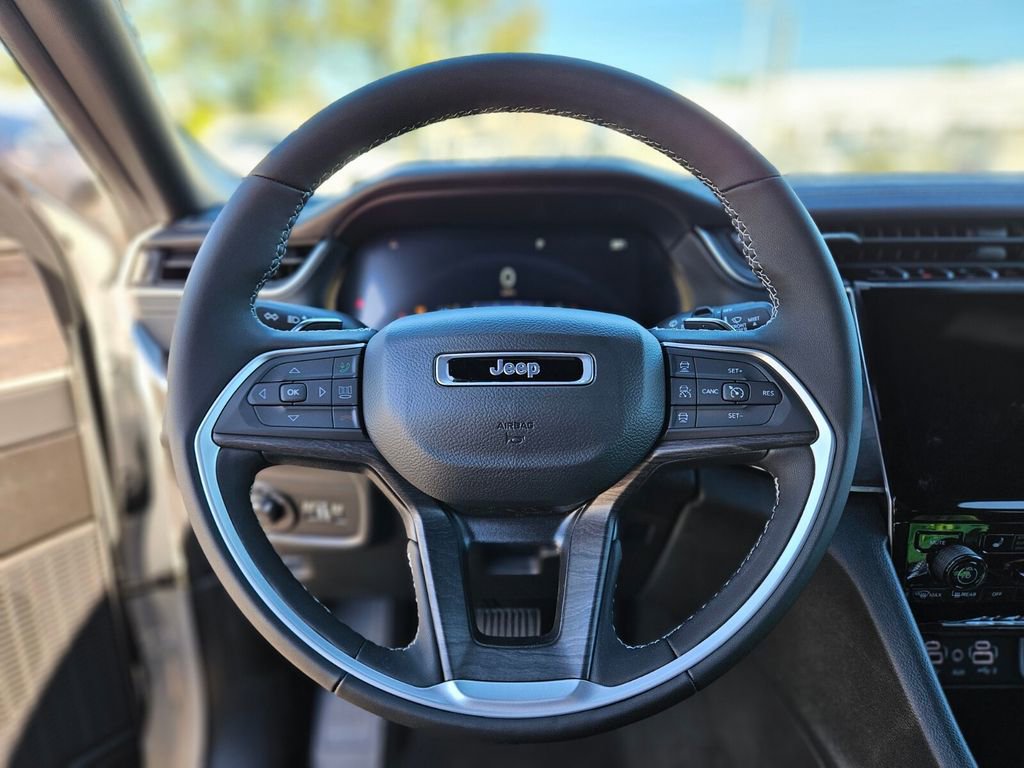 New 2025 Jeep Grand Cherokee Limited image 25