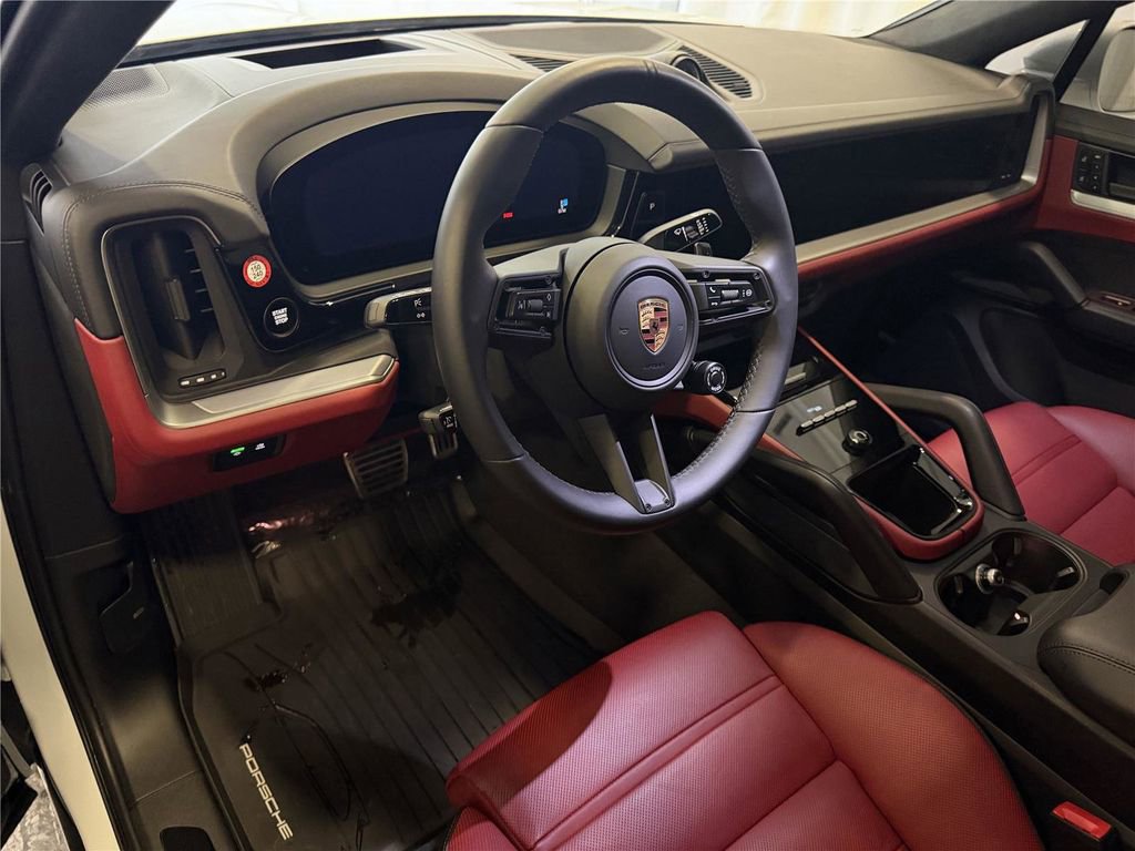 Certified 2025 Porsche Cayenne GTS AWD/4WD image 4