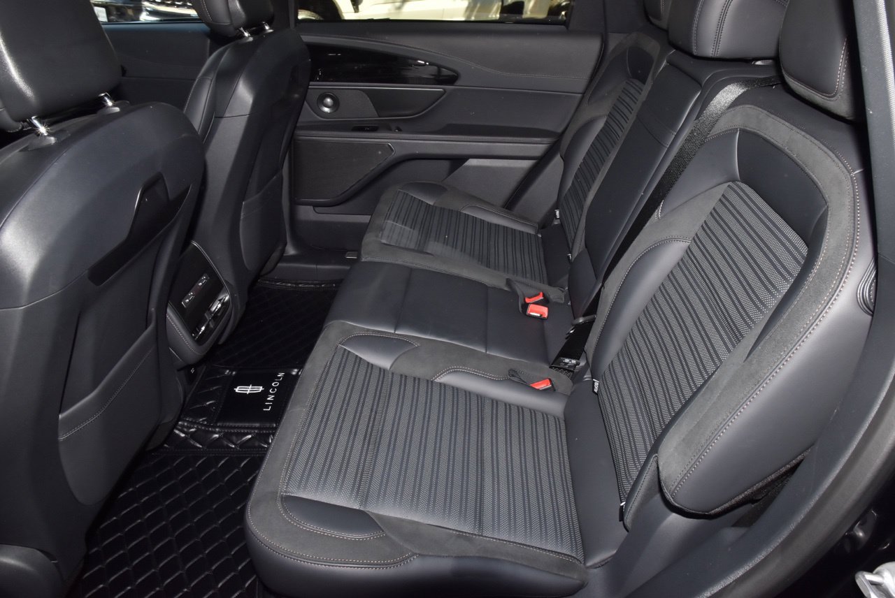 Certified 2025 Lincoln Nautilus Reserve w/ Jet Appearance Package AWD/4WD image 14