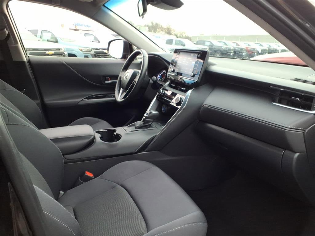 Used 2022 Toyota Venza LE image 19
