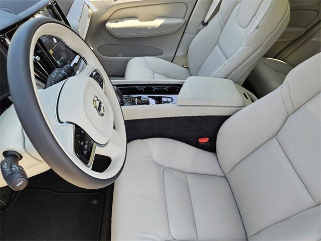 Certified 2025 Volvo XC60 T8 Plus w/ Protection Package Premier image 17