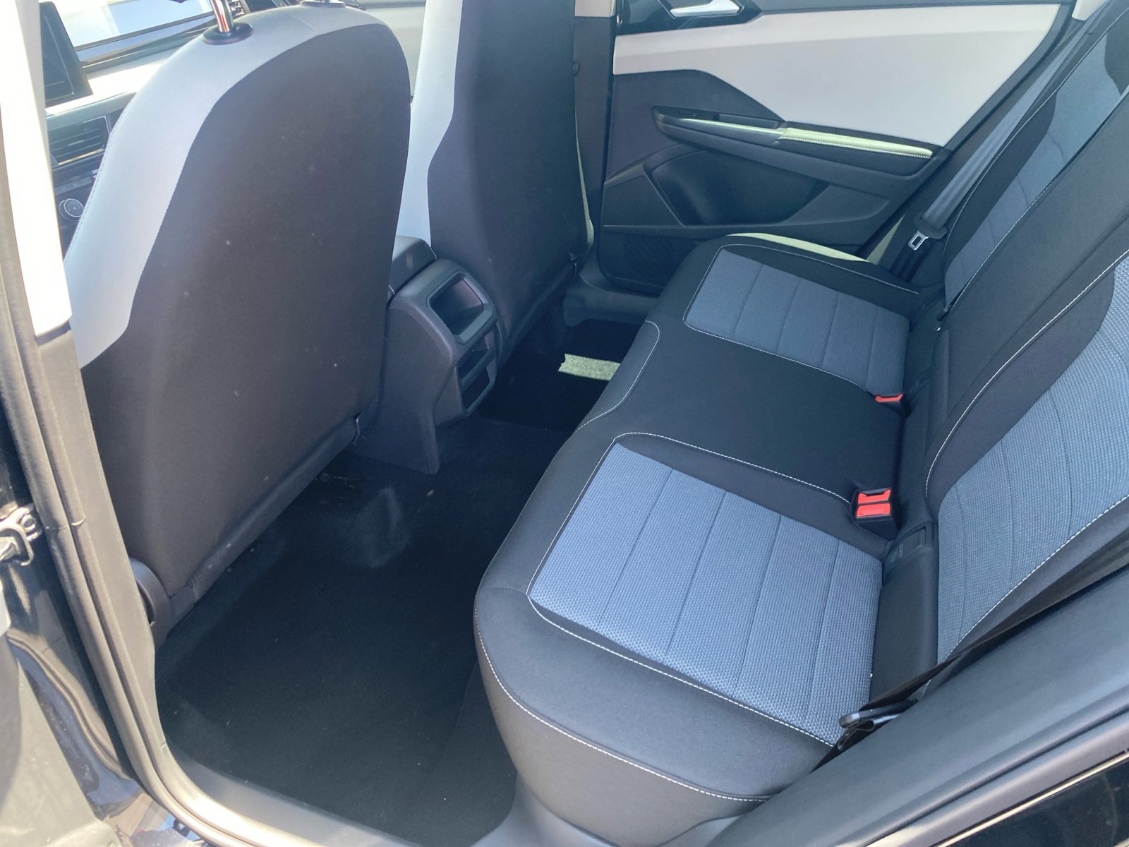 New 2025 Volkswagen Taos S image 17