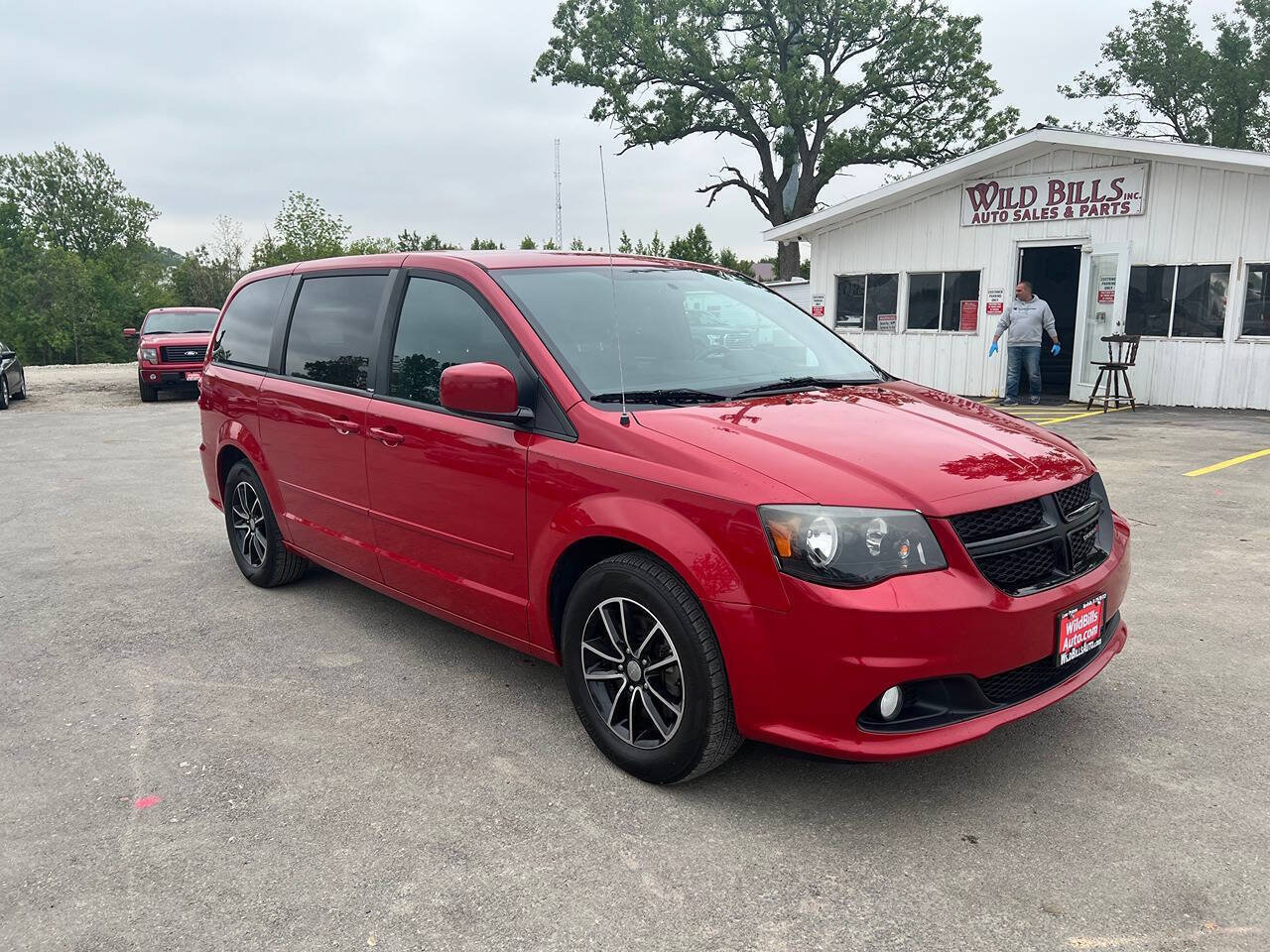Used 2014 Dodge Grand Caravan SXT w/ Blacktop Package FWD image 3