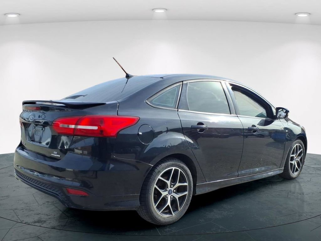 Used 2015 Ford Focus SE w/ SE Sport Package image 6