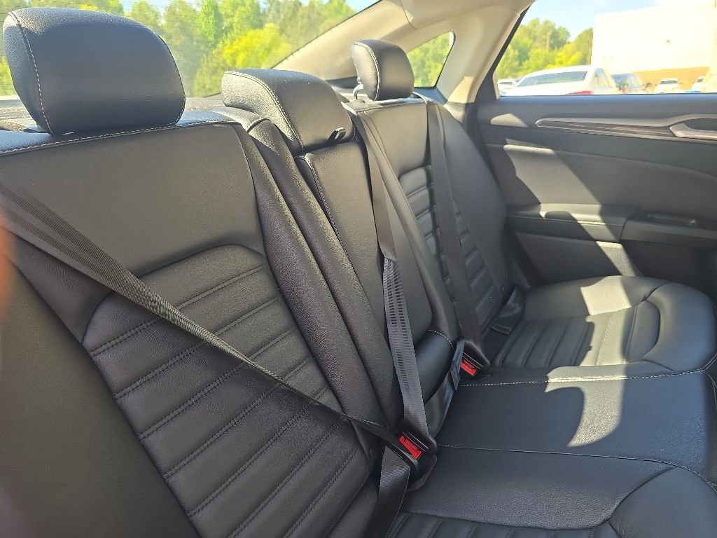 Used 2018 Ford Fusion SE w/ Fusion SE Technology Package FWD image 23